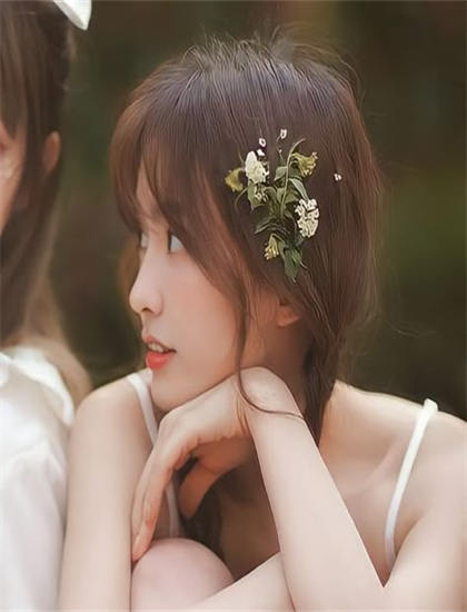 美术设计：女村长剪辑的节奏控制与叙事技巧——东方与西方的碰撞