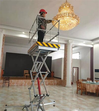 便攜式(shi)鋁合金(jin)升降平(ping)台8