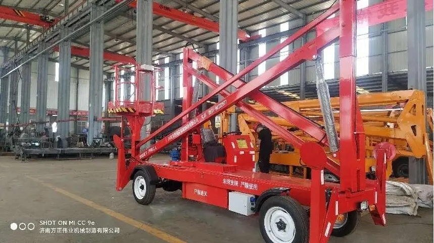 柴(chai)油曲(qu)臂式(shi)升降(jiang)機